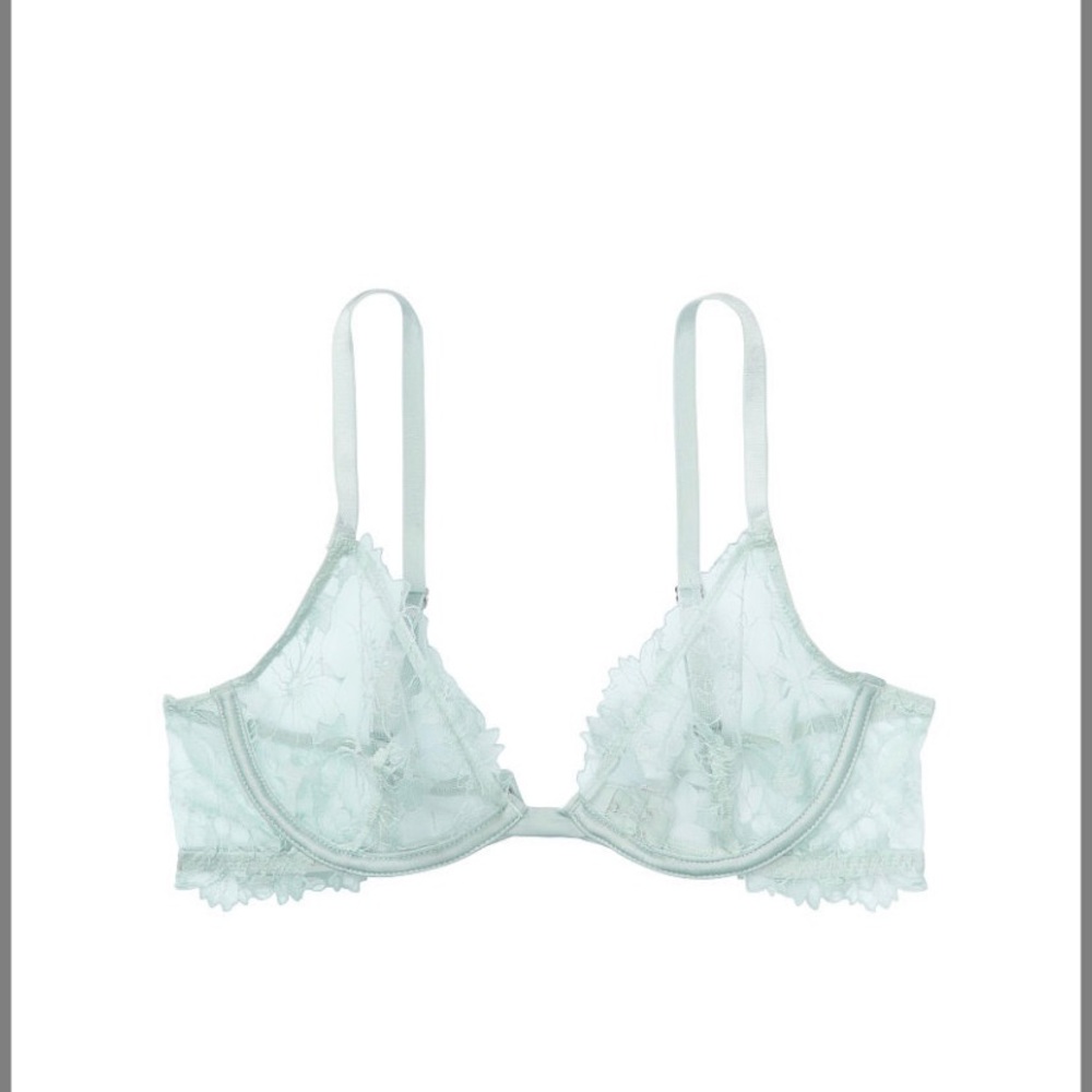 🏷 5/$25 Victoria’s Secret delicate pale blue bra